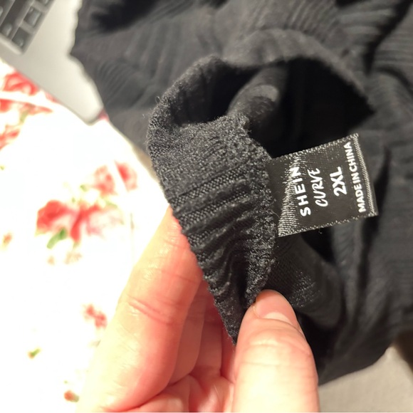 SHEIN Black Ribbed Cropped Sweatshirt - Picture 2 of 3